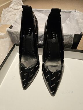 Donna KARAN DKNY New In Box Stilleto Pump Size 7